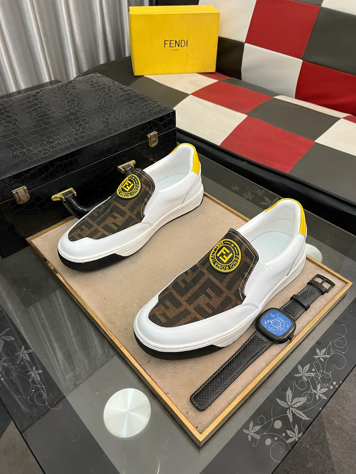 Men's Men's Shoes💰420⌚️⌚️[Fendi] Fendi's latest casual shoes for men! Available at counters simultaneously! Made entirely of imported top-grain calfskin, the interior is made of top-grain water-dyed cowhide, and the original factory-supplied rubber outsole. Leading new fashion concepts. Matching code: 38-442️⃣Colors available